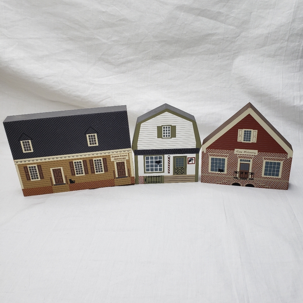 3 Cats Meow Colonial Williamsburg Wood House Self Sitters Merchants Collection